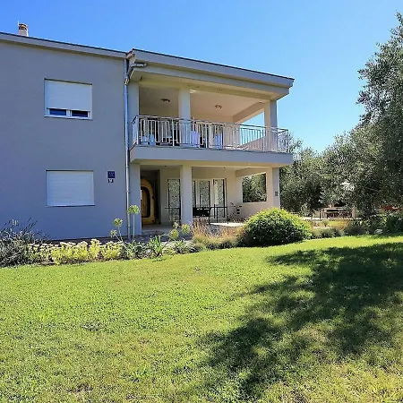 Apartament Tranquil In With Garden *