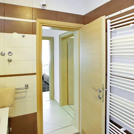 Tranquil In With Garden Apartment Bibinje