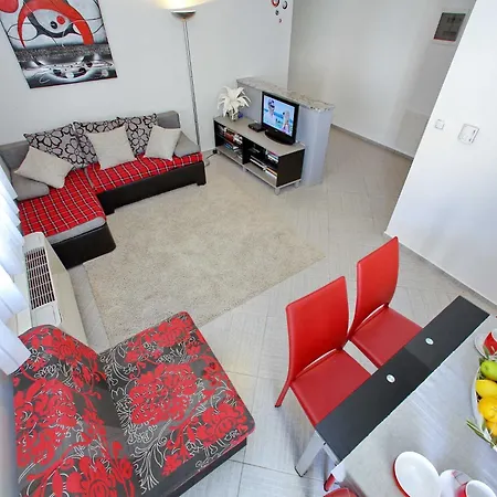 Tranquil In With Garden Apartment