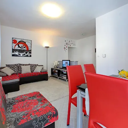 Tranquil In With Garden Apartment Bibinje