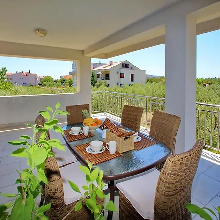 Tranquil In With Garden *
