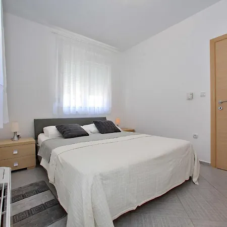 Tranquil In With Garden Bibinje