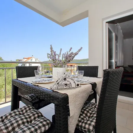 Appartamento Tranquil In With Garden *